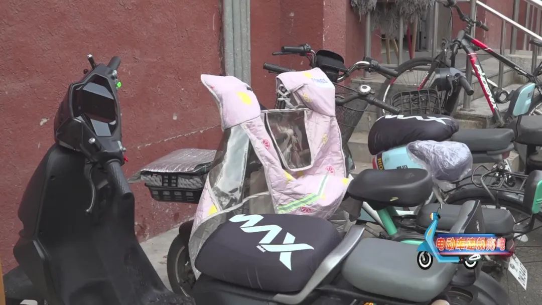 记者调查：电动车充电停放设施不足 有居民仍拎电池回家充电