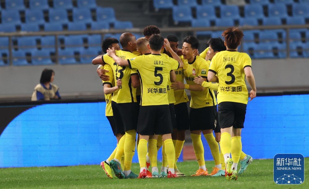 足球丨中超：沧州雄狮胜青岛西海岸