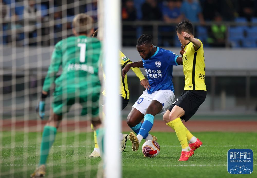 足球丨中超：沧州雄狮胜青岛西海岸