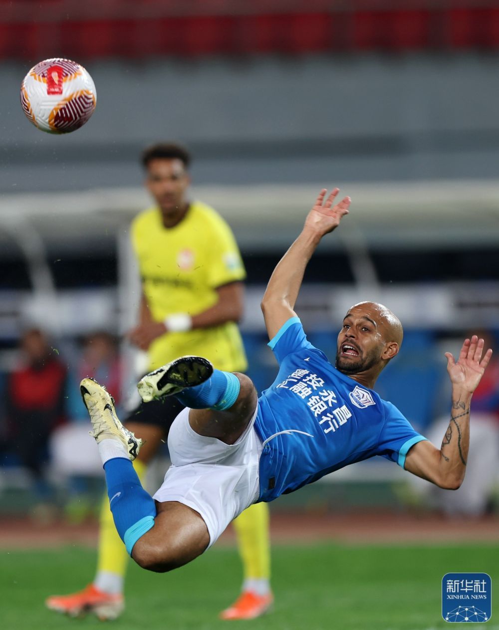 足球丨中超：沧州雄狮胜青岛西海岸