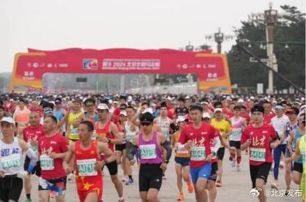 北京半马激情开跑 中国选手包揽男女组冠军