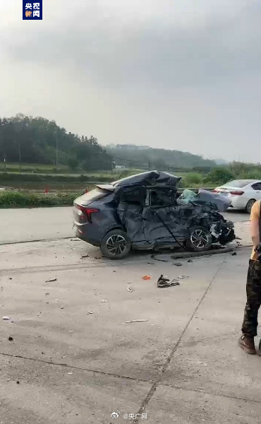 广西一轿车与班车相撞致3死 广西一轿车与班车相撞致3死