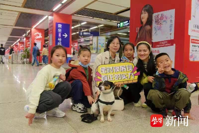 南京地铁警方春日反诈“空降”景区车站和反诈专列