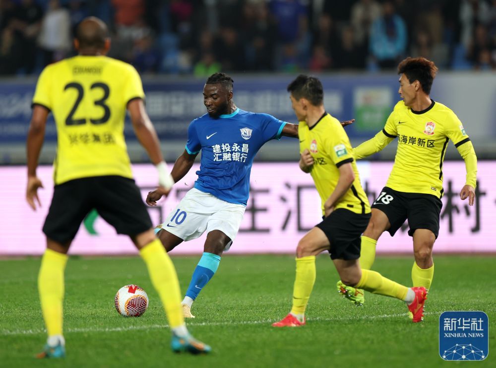足球丨中超：沧州雄狮胜青岛西海岸