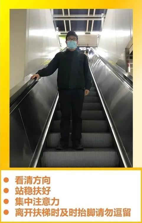 仅5秒!他们飞奔扶住乘梯摔倒老人 仅5秒!他们飞奔扶住乘梯摔倒老人