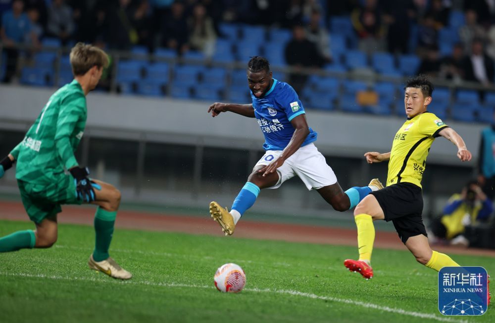 足球丨中超：沧州雄狮胜青岛西海岸