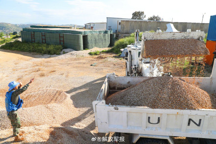 我第22批赴黎维和部队多功能工兵分队在黎以边境开展工程施工任务