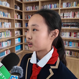 上海市航华中学党支部书记 邓冬梅:让学生们共同见证这样