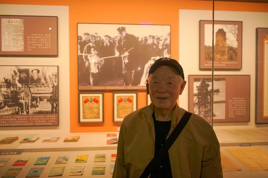 平均年龄“90+”!老火车司机们,再相聚! 平均年龄“90+”!老火车司机们,再相聚!