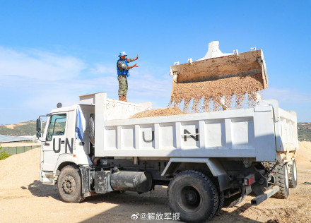 我第22批赴黎维和部队多功能工兵分队在黎以边境开展工程施工任务