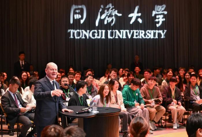 感受科技、到访高校……在上海，朔尔茨很忙！