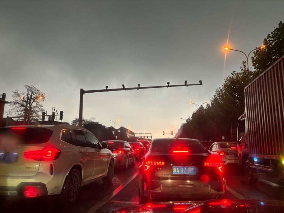 今天全长沙“摸黑上班”,气象专家解读白昼如黑夜成因 今天全长沙“摸黑上班”,气象专家解读白昼如黑夜成因