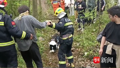 网红“野景点”伏牛山走红存隐患：男子游玩摔伤，消防紧急救援