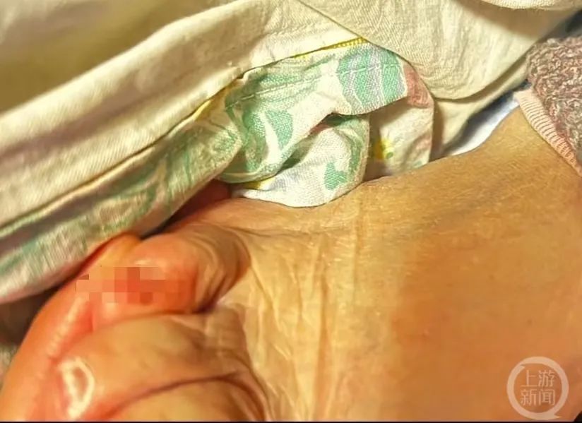 作孽！"上海老人控诉保姆卷走200万"案开庭！保姆：钱都花了…