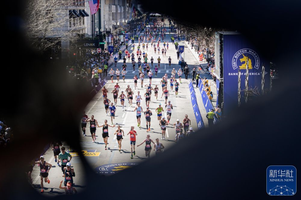 第128届波士顿马拉松举行 第128届波士顿马拉松举行
