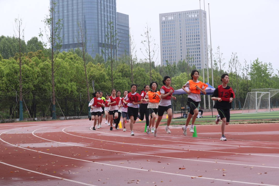 长跑项目回归必考!记者现场直击合肥中考体育考试→ 长跑项目回归必考!记者现场直击合肥中考体育考试→