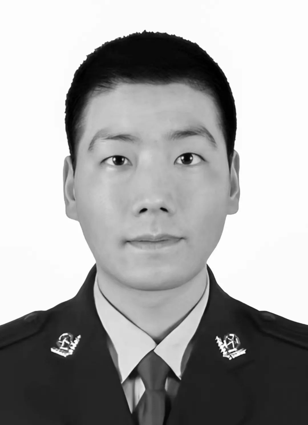 心碎！牺牲民警1岁儿子一声声喊"爸爸"，这一幕泪奔