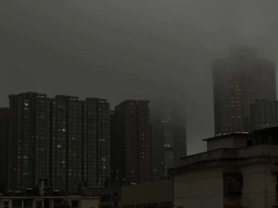 今天全长沙“摸黑上班”,气象专家解读白昼如黑夜成因 今天全长沙“摸黑上班”,气象专家解读白昼如黑夜成因