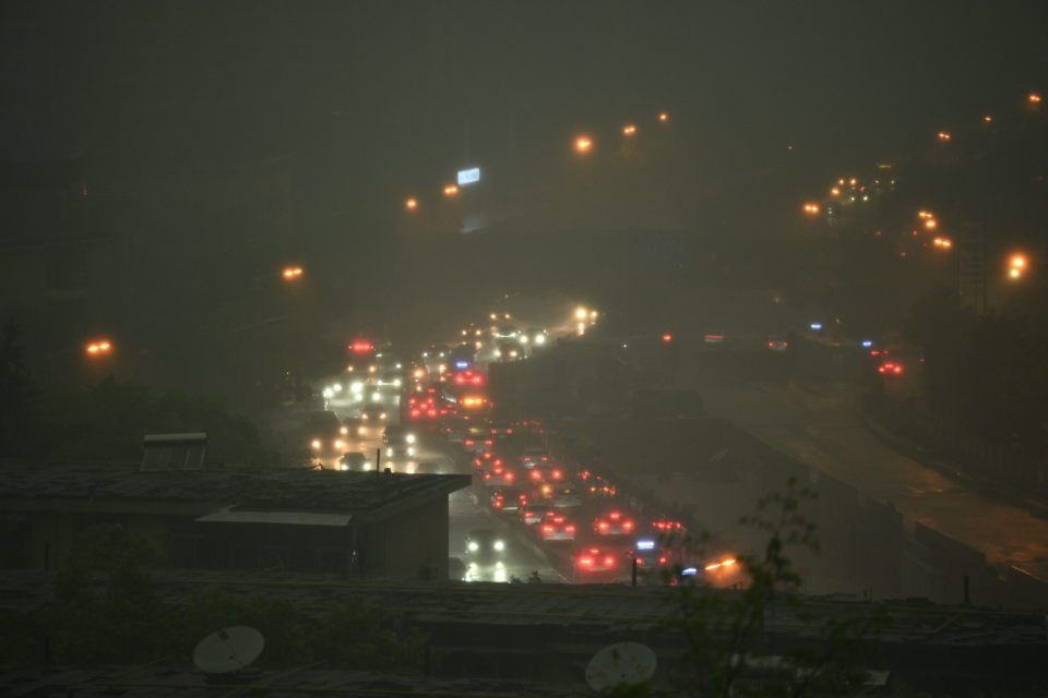 强对流袭击湖南！白昼如黑夜、冰雹出现、水位暴涨