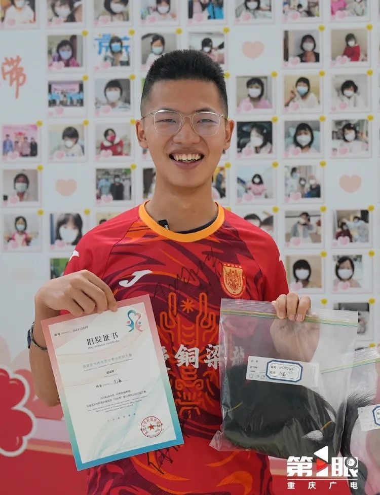 男子5年留65厘米披肩长发，网友怒赞！