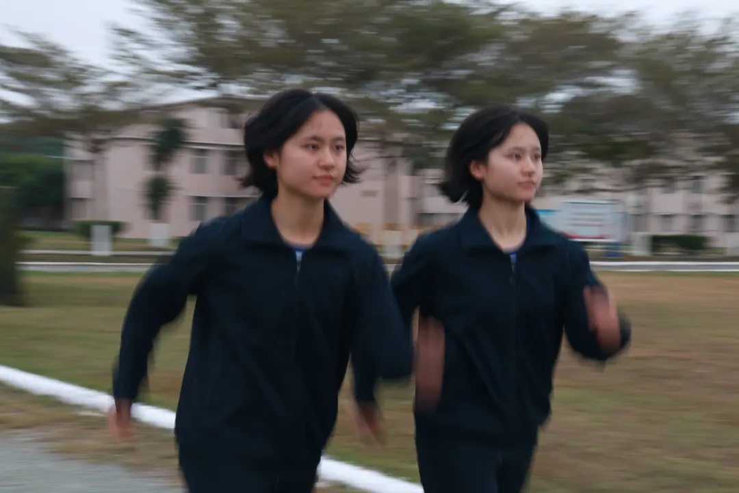 双胞胎女兵,“特3级”×2! 双胞胎女兵,“特3级”×2!