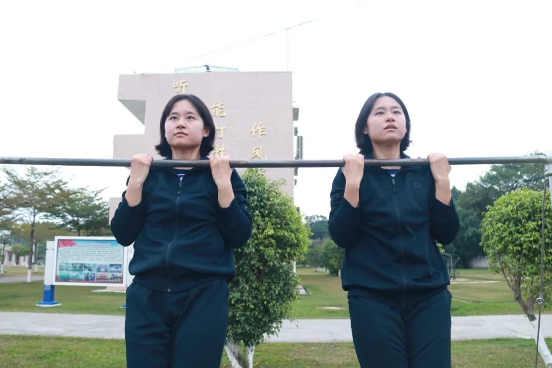 李雨琦、李雨彤,飒×2! 李雨琦、李雨彤,飒×2!