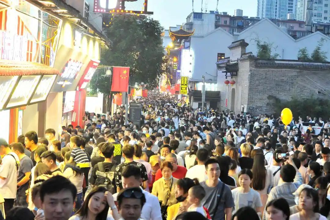长沙又双叒叕是“五一”热门目的地！“12306开票秒空”！