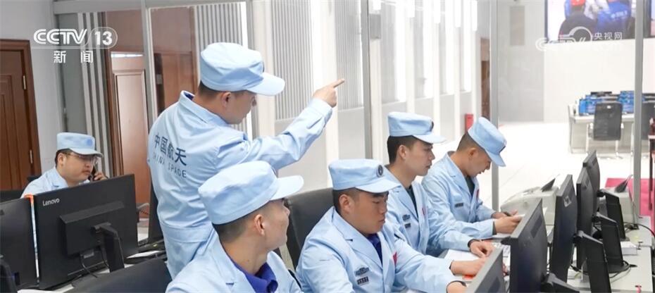 神舟十八号载人飞行任务进入冲刺阶段 指挥显示系统展开任务调试