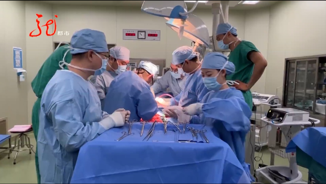 男子肚大像“怀孕”，竟是恶性肿瘤！