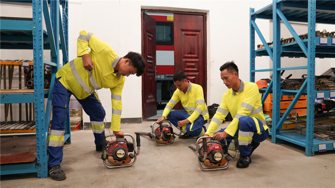 年轻的“90后”工长，两名弟弟也是铁路员工！