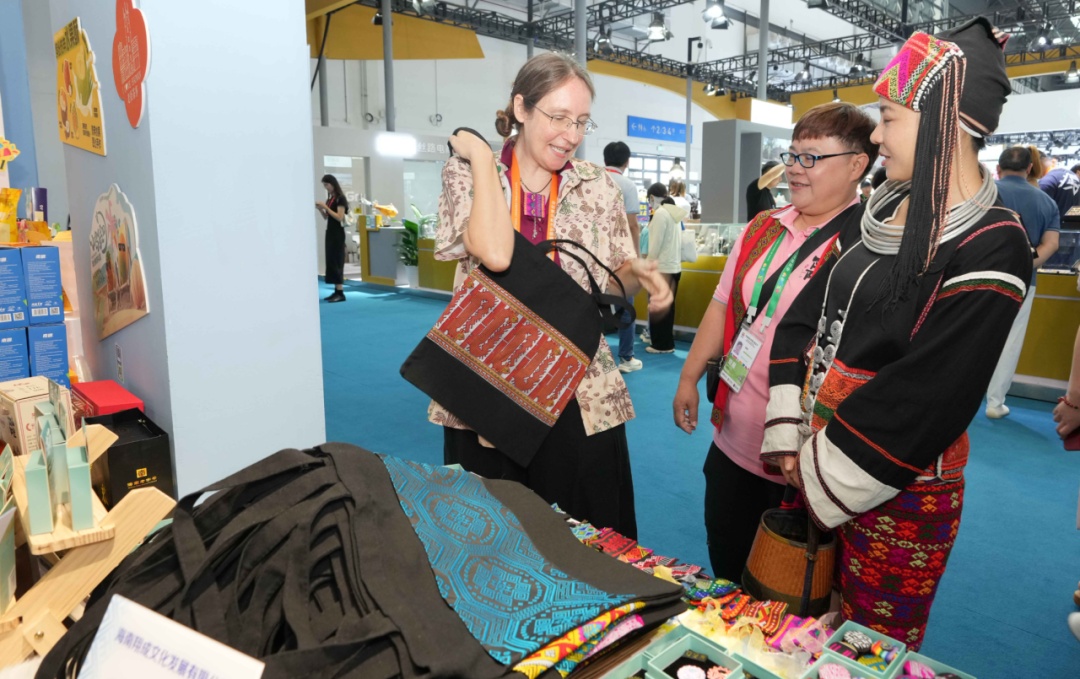 国货出圈，消博会上的国货“潮”在哪儿？