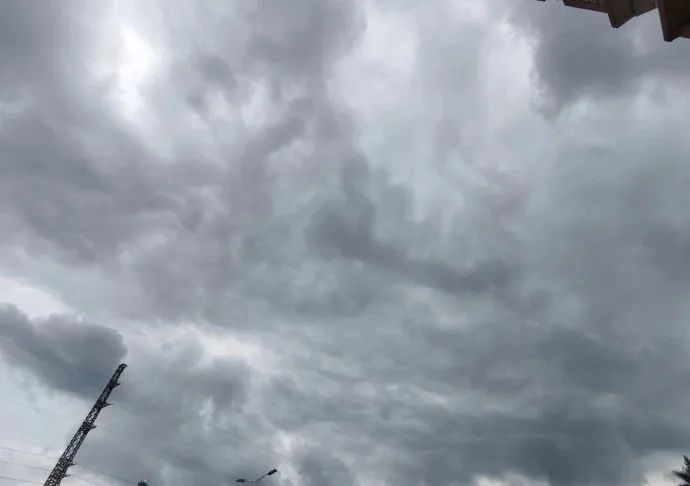 广东要“下开水”了!连续发布多个冰雹、暴雨、雷雨大风预警!未来天气→ 广东要“下开水”了!连续发布多个冰雹、暴雨、雷雨大风预警!未来天气→