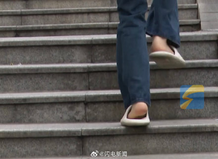 医生称踩屎感拖鞋恐引发脊柱侧弯
