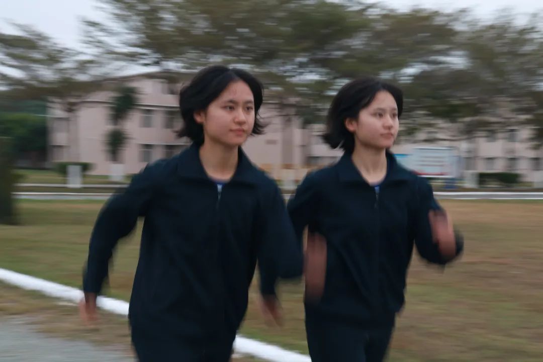 李雨琦、李雨彤,飒×2! 李雨琦、李雨彤,飒×2!