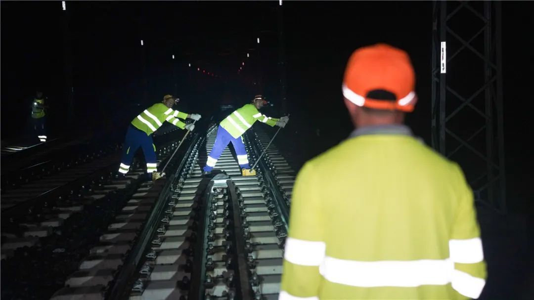 年轻的“90后”工长，两名弟弟也是铁路员工！