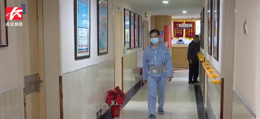 “沉默”的腰突爆发，51岁男子险瘫痪