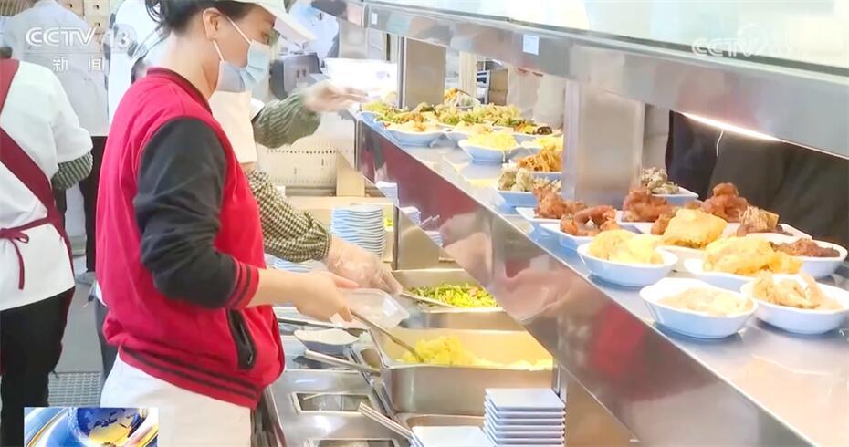 中国民生蓝图再添暖意 医保、办税、养老领域迎来政策利好