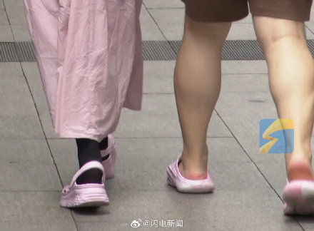 医生称踩屎感拖鞋恐引发脊柱侧弯