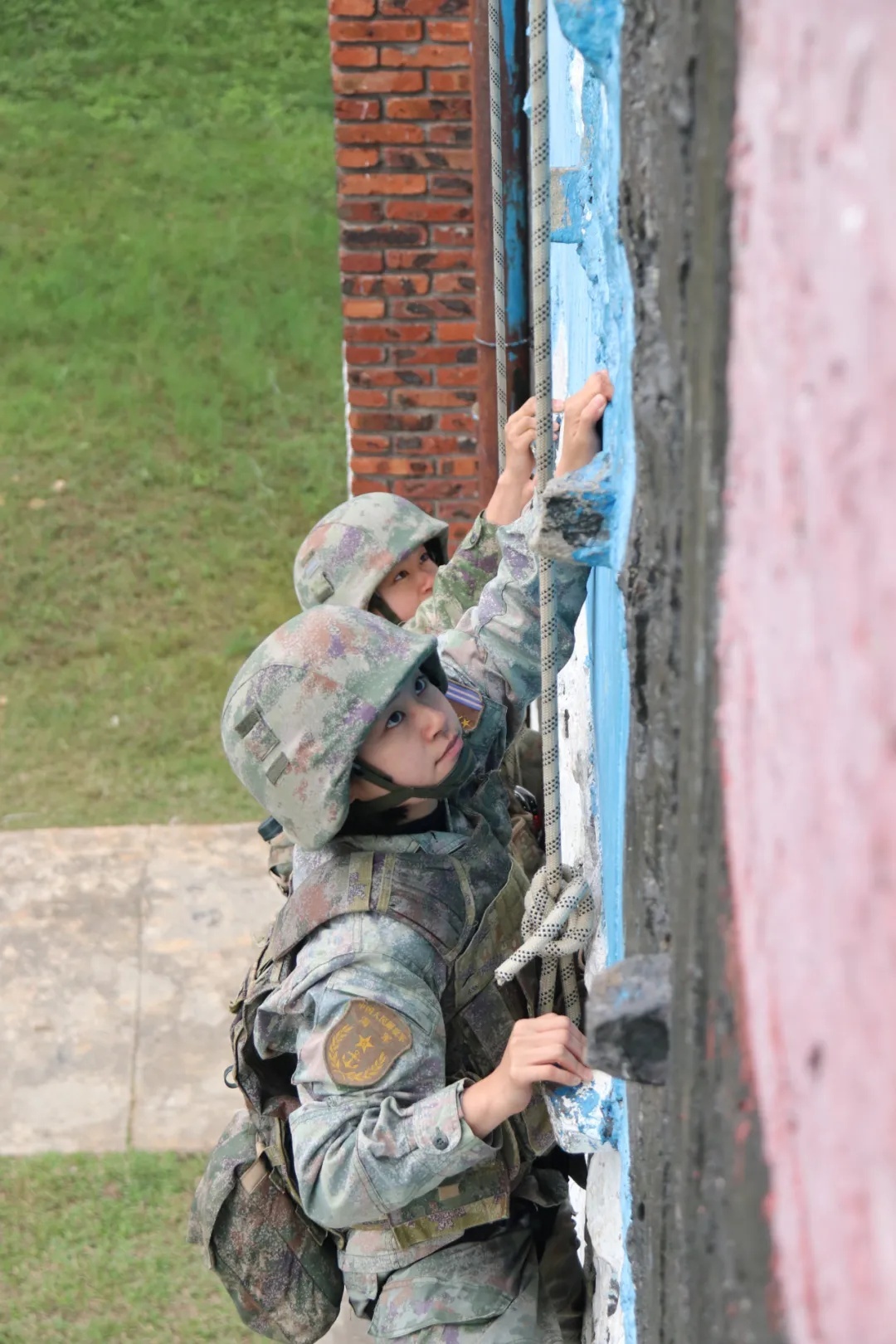 李雨琦、李雨彤,飒×2! 李雨琦、李雨彤,飒×2!