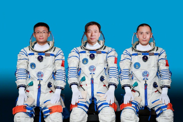 祝贺！这三位航天员获颁奖章