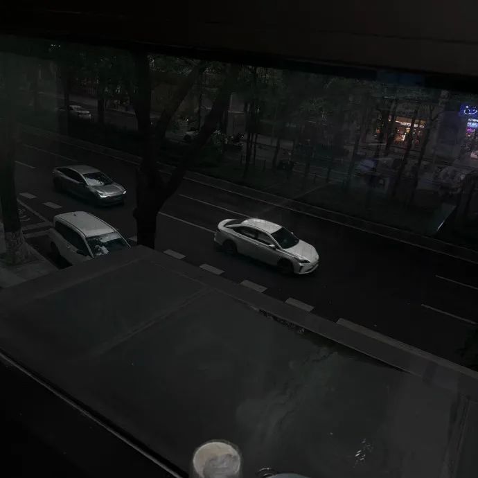 上海晴暖最高23℃，明天又有转折！弓形飑线横扫广东，白昼如黑夜