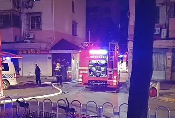 小区架空层成电瓶车充电站，居民吓坏！上海一周内4起火灾均与电瓶车相关，多人被拘