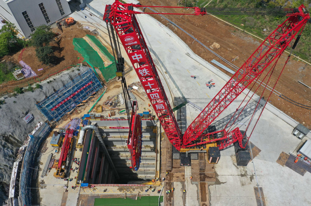 甬舟铁路金塘海底隧道“甬舟号”盾构机刀盘下井