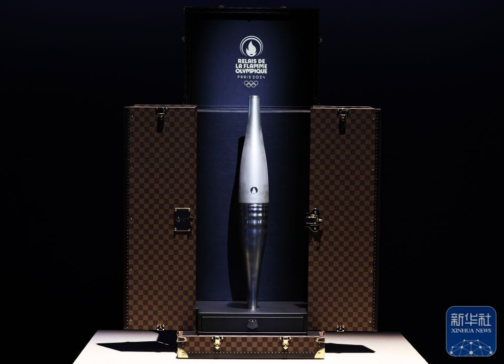 巴黎举行奥运会倒计时100天庆祝活动 巴黎举行奥运会倒计时100天庆祝活动