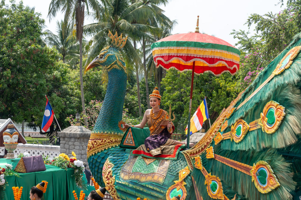 老挝琅勃拉邦庆祝泼水节
