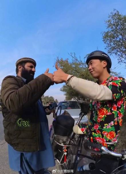 太酷了!独腿独臂小伙骑自行车环游世界 太酷了!独腿独臂小伙骑自行车环游世界