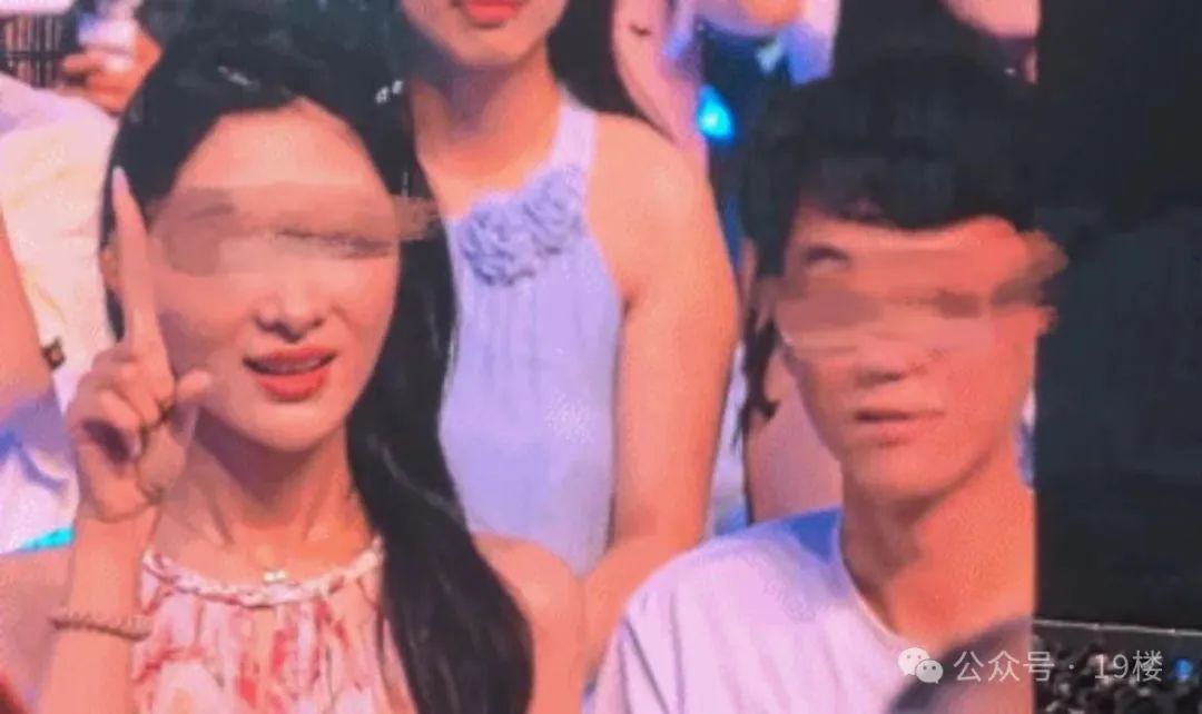 “眼镜哥”陪前女友看薛之谦演唱会，是炒作？