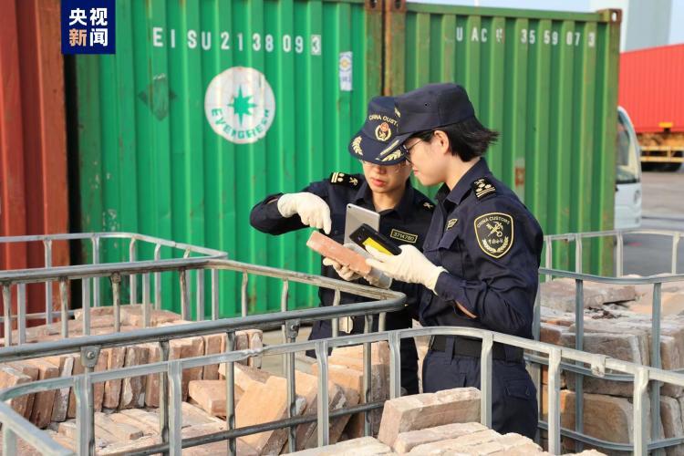 文物竟成陶瓷铺地砖?厦门海关查获2068块清代甓砖 文物竟成陶瓷铺地砖?厦门海关查获2068块清代甓砖