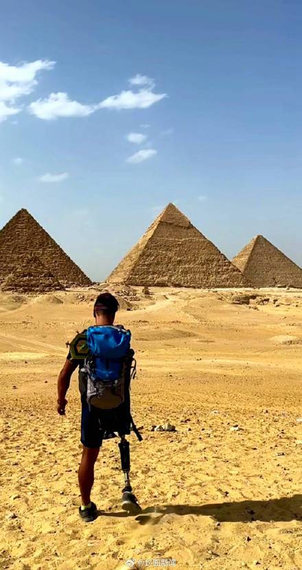 太酷了!独腿独臂小伙骑自行车环游世界 太酷了!独腿独臂小伙骑自行车环游世界