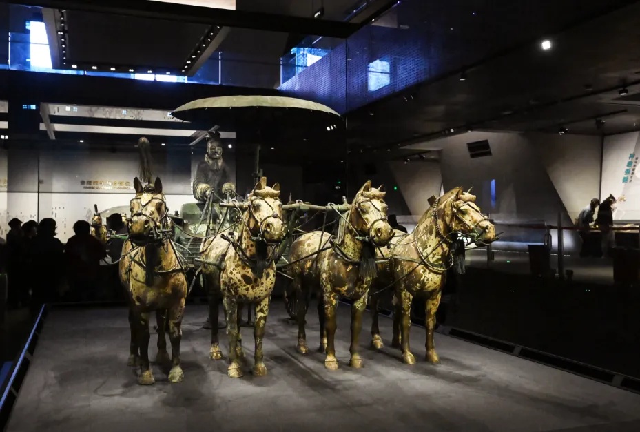 秦始皇两辆豪车终于停一起了！